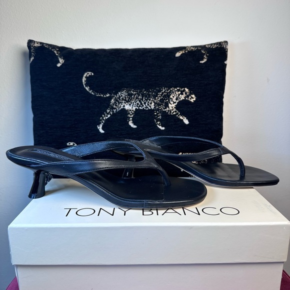 Tony Bianco Shoes - Like new Tony Bianco Krista Sandal in Black flip flop kitten heel open toe